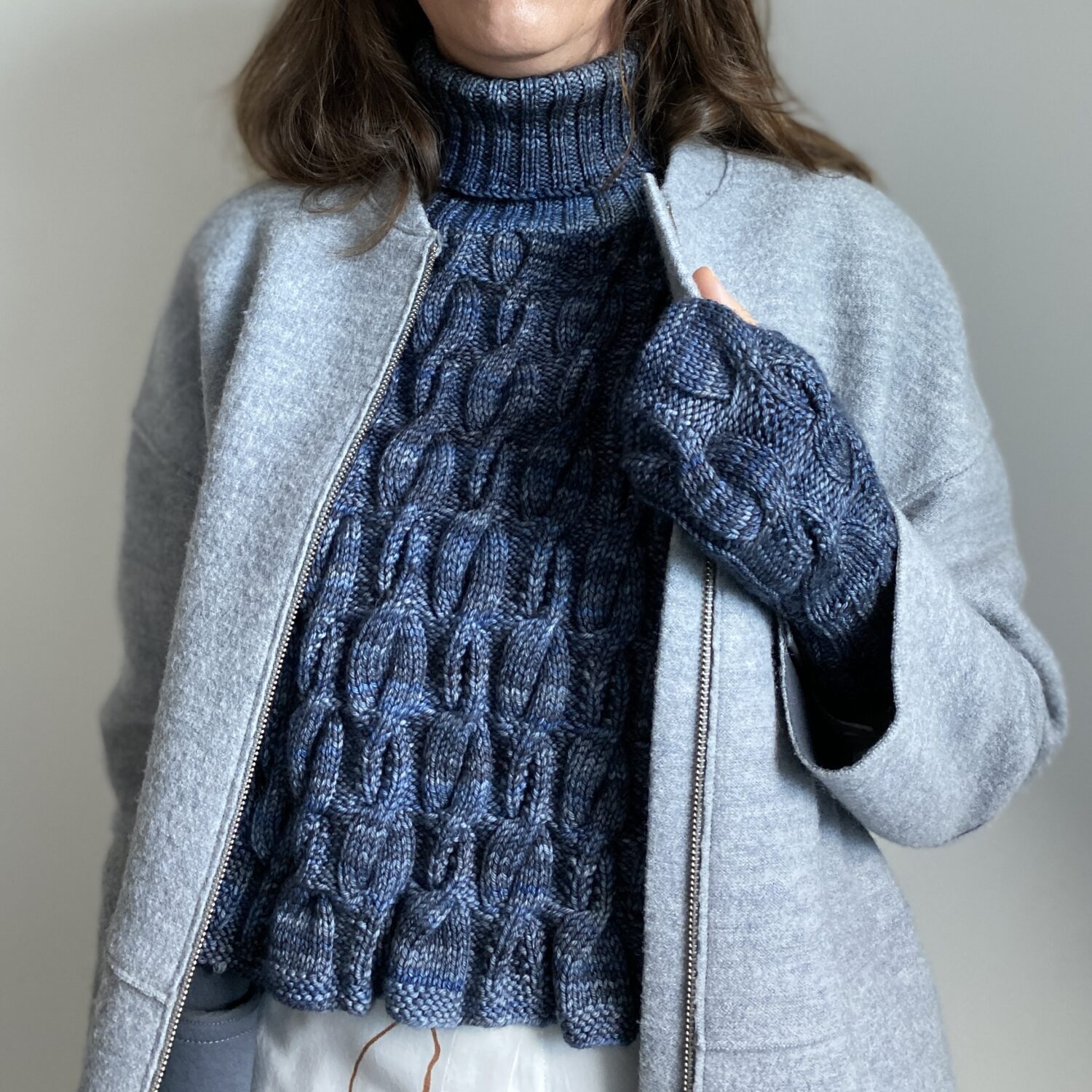 LYDIE NECK WARMER (EN) – Image 3