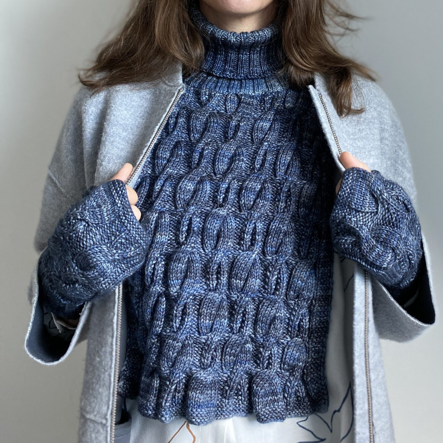 LYDIE NECK WARMER (EN) – Image 2